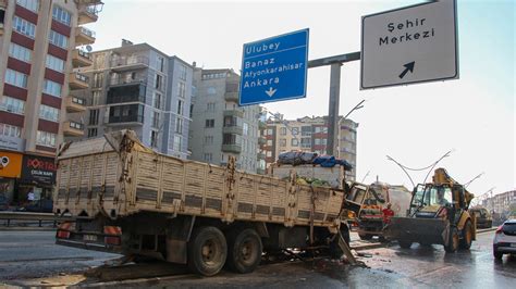 U Ak Ta Feci Kaza Kamyon Dire E Arpt S R C Hayat N Kaybetti