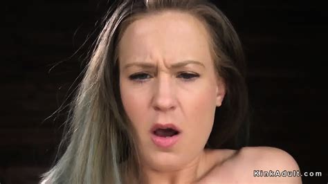 Toned Shaved Pussy Babe Fucks Machine