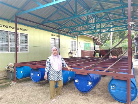 penduduk bina rumah rakit hadapi bah kosmo digital