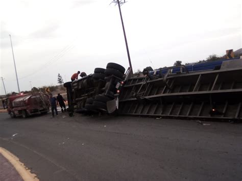 Tráiler Termina Volcado En Lerdo El Siglo De Torreón