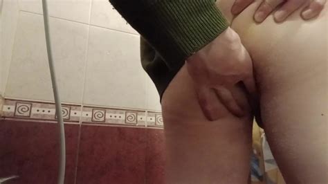 跨性别女孩 Stesha 在淋浴时自慰和射精 Pornhub Gay