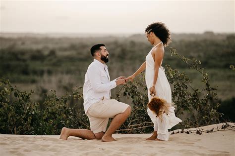 28 Unforgettable Beach Proposal Ideas - Joy