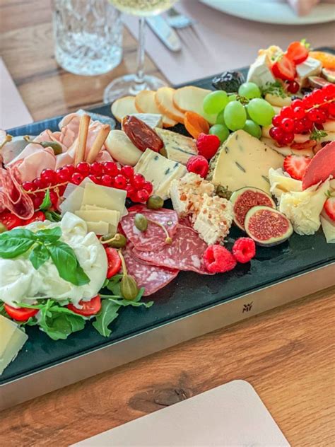 Cheeseboard K Se Und Antipasti Platte Kalte Platten Selber Machen