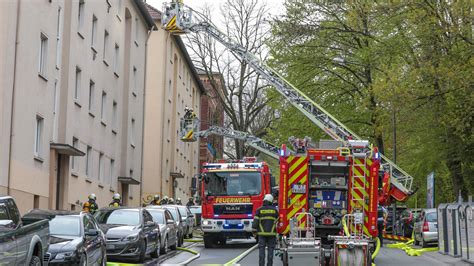 Feuerwehr bekämpft Brand in Wuppertal mehrere Verletzte Fotos