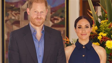 Meghan Markle Arriva In Colombia Con Harry Il Look Della Duchessa Vale