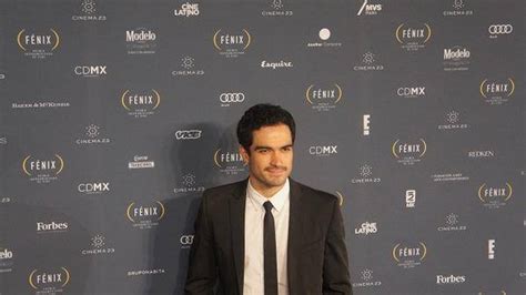 Alfonso Herrera No Tapete Vermelho Dos Premios Fenix