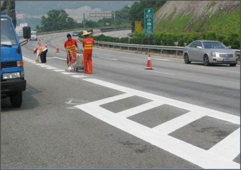 白色热熔反光涂料效果交通标线施工清除道路标线高压水射流清洗 衡水华腾交通设施工程有限公司