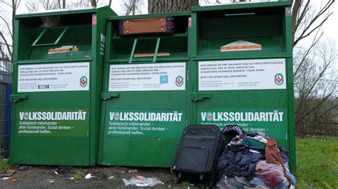 In Altkleidercontainer Der Volkssolidarit T Darf Auch M Ll Svz