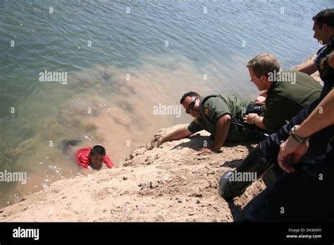 Agentes de proteccion fotografías e imágenes de alta resolución Alamy