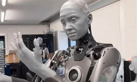 Los Robots Humanoides Están Entre Nosotros Este Robot Gesticula Como