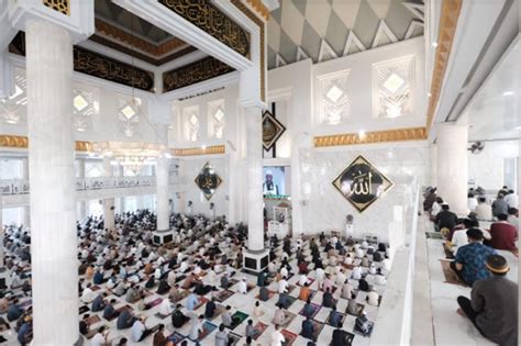 Jamaah Salat Idul Adha Masjid Syekh Yusuf Patuhi Protokol Kesehatan