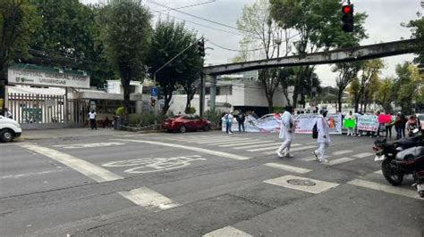 Enfermeros Y Trabajadores De Hospital Xoco Bloquean Eje 1 Poniente Imagen Radio