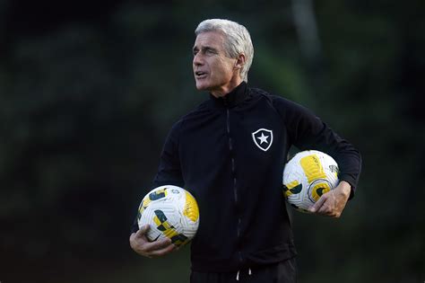 Lu S Castro Exalta Hist Ria Do Botafogo A Sele O Brasileira