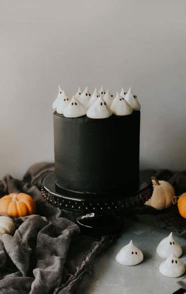 Halloween Cake Ideas To Haunt Your Taste Buds Simple Cute Spooky