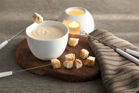 Receta fondue de queso suizo delicioso Recetas Nestlé