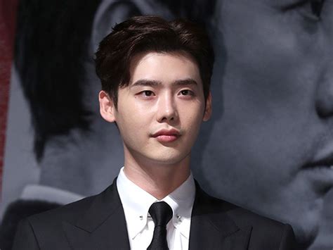 Belum Selesai Wamil Lee Jong Suk Dikabarkan Terima Tawaran Main Film Baru