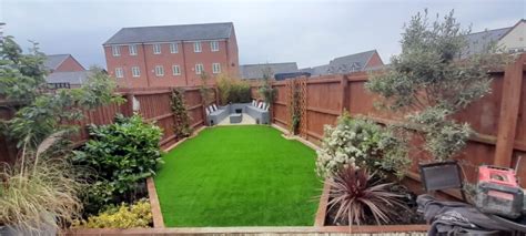 8 Creative Artificial Grass Ideas For Your Garden