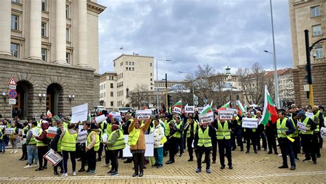 Val Protesta I U Bugarskoj Nezadovoljni Poljoprivrednici Blokirali