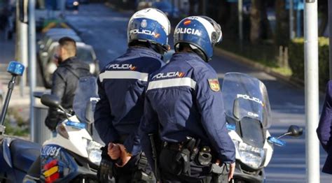 Un hombre se encierra en casa de su expareja con sus dos hijos pequeños