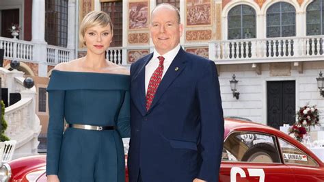 Charlene Di Monaco Spalle Nude Per Il Ricevimento A Palazzo Col