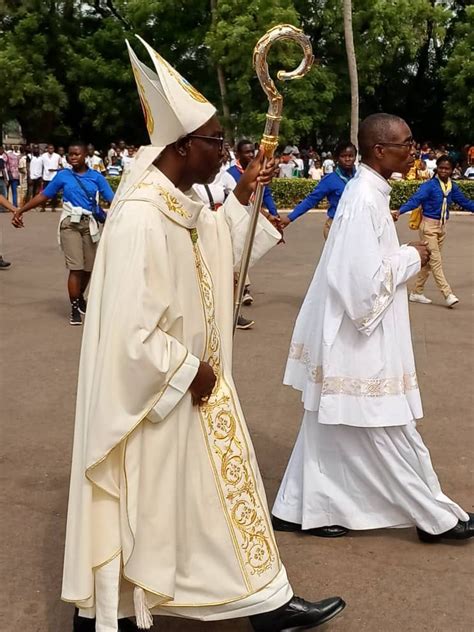 Mgr Joseph Kacou Aka Nouvel V Que De Yamoussoukro Sa Messe De Prise