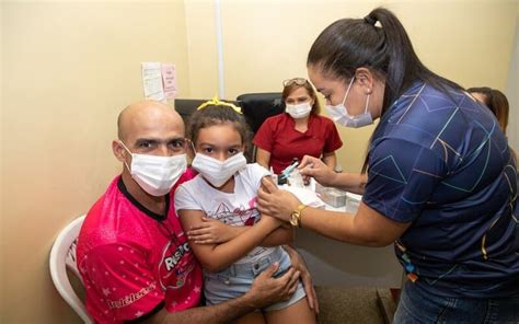 Manaus passa a aplicar dose de reforço contra Covid 19 em crianças a