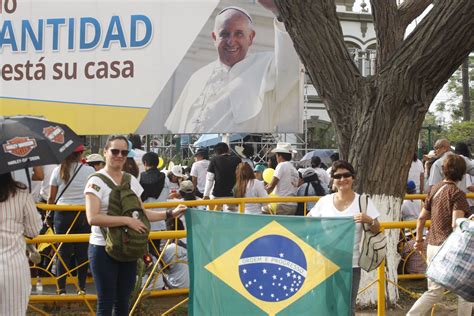 Papa Francisco En Trujillo Fieles De Ecuador Colombia Brasil Y