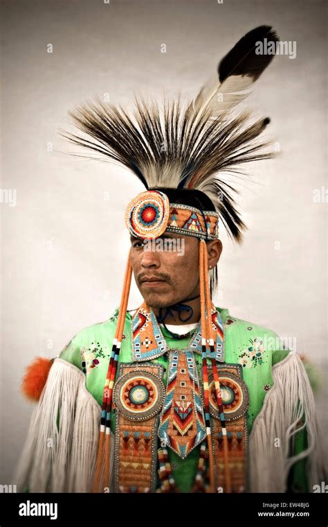 Native american headdress hi-res stock photography and images - Alamy