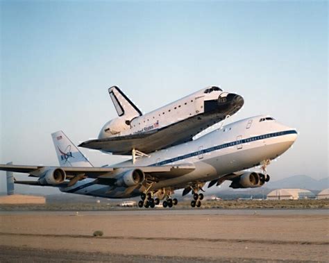 The Boeing 747s That Flew The Space Shuttle Around The World - Simple ...