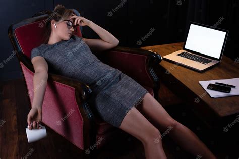 Premium Photo Concepts Of Overtime Short Deadlines And Job Burnout Tired And Sleepy