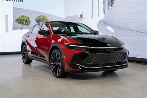 2023 Toyota Crown Debuts Class-Bending Style - CNET