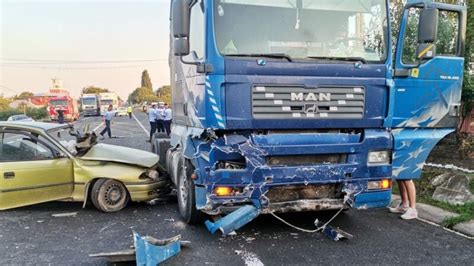 Foto Grav Accident Cu Victime La Sascut Pe E Un Autoturism I