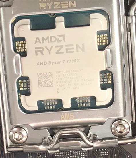 El Amd Ryzen 7 7700x Posa Ante La Cámara En Su Versión Final