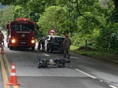 Acidente Entre Carro E Moto Deixa Mulher Ferida Em Angra Dos Reis Sul