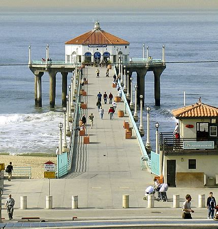 The Manhattan Beach Pier (photo)