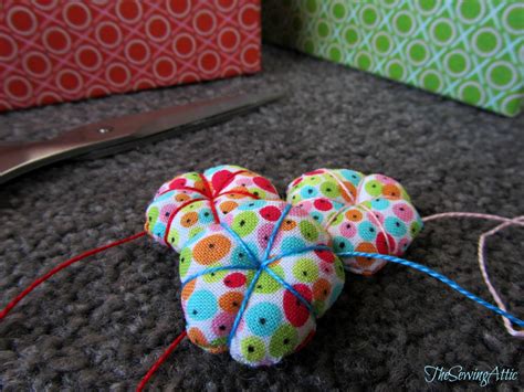 The Sewing Attic: Handmade button tutorial