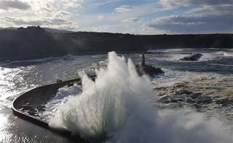 Tiempo En Asturias La Costa Asturiana En Alerta Por Olas De Hasta