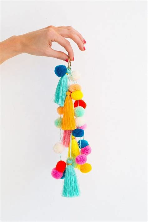 23 Tassel Diys To Brighten Up Your Home Diy Tassel Diy Pom Pom Pom Pom Crafts