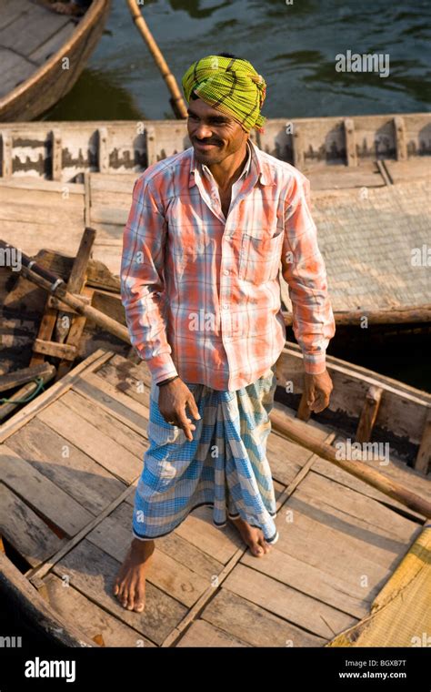 Man Boat Buriganga River Bangladesh Dhaka Stock Photo Alamy