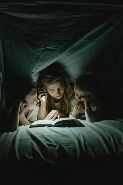 15 Urban Legends from the ’70s and ’80s That Kept Us Awake | Illumeably