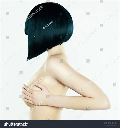 Elegant Nude Woman Short Stylish Hairstyle Foto Stock 109958642