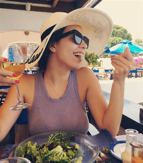 Armina Mevlani Provocative In Bikini Photo Telegrafi Telegrafi