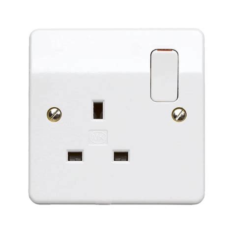 MK 2757 WHI 1 Gang 13A Switched Socket Moulded White Double