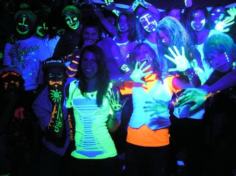 10 Fantastic Glow In The Dark Costume Ideas 2024