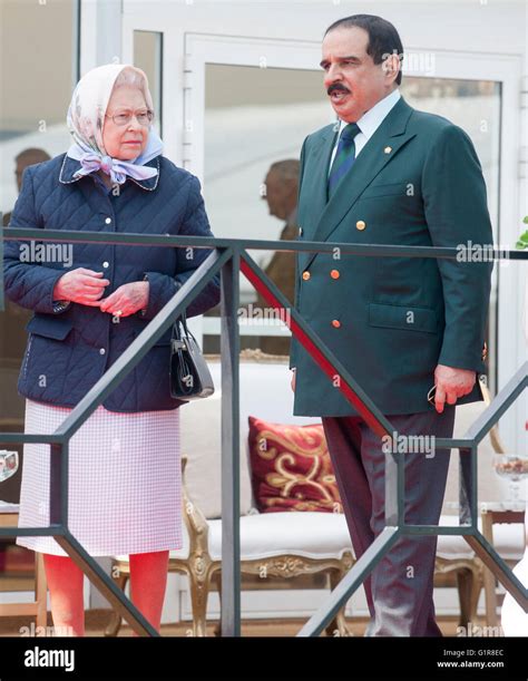 Hm The Queen Elizabeth Meeting His Royal Majesty King Hamad Bin Isa Al Khalifa Of Bahrain At The