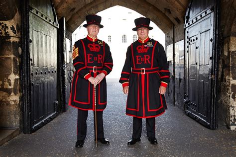 Yeoman Warders in the Tower of London - A londoni Tower őrei - VIDEÓS