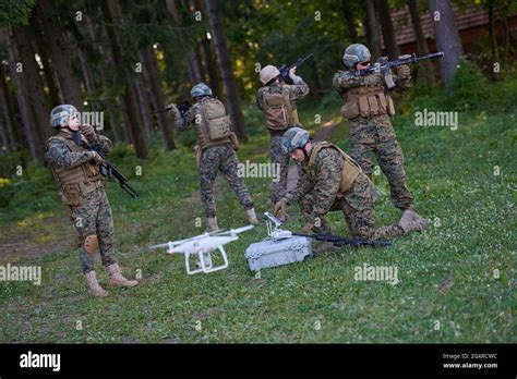 Modern Warfare Soldiers Squad Are Using Drone For Scouting And