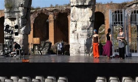 Teatri Di Pietra Il Ventennale Allanfiteatro Campano Di Santa Maria