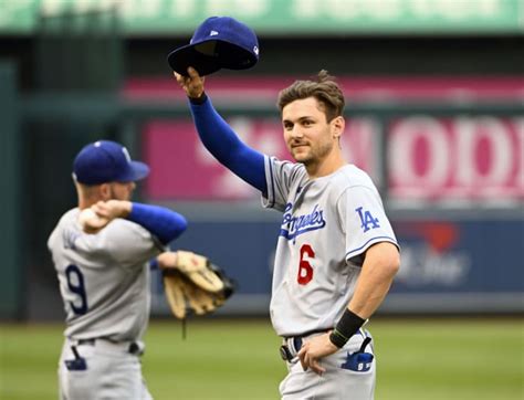 Dodgers Watch Trea Turner Get A Standing Ovation In Return To