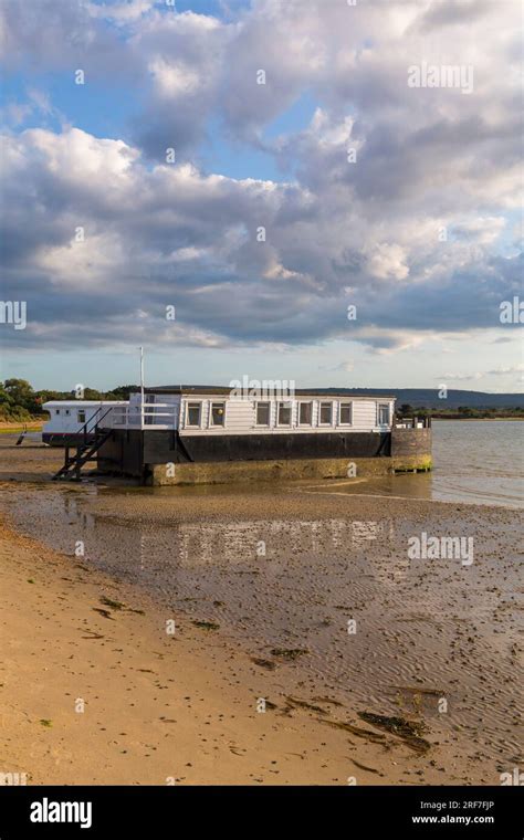 Houseboat Uk Hi Res Stock Photography And Images Alamy